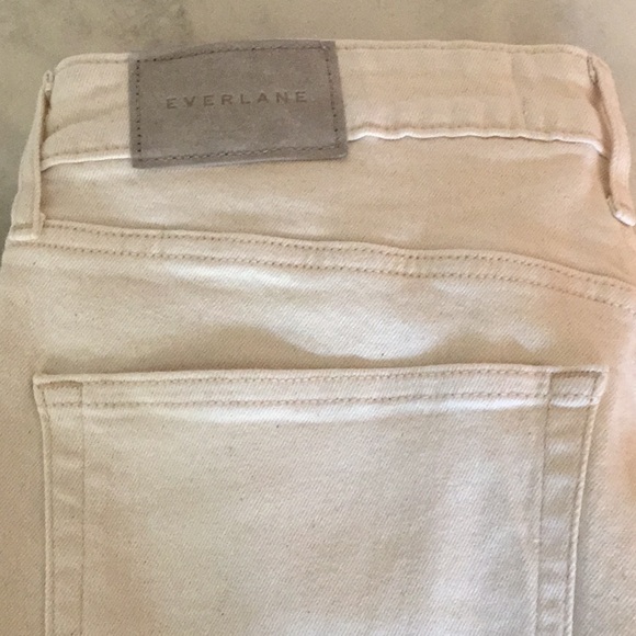 Everlane The 90’s Curvy Cheeky® Jean in Bone Straight Leg, High-rise Curvy fit - Picture 5 of 11